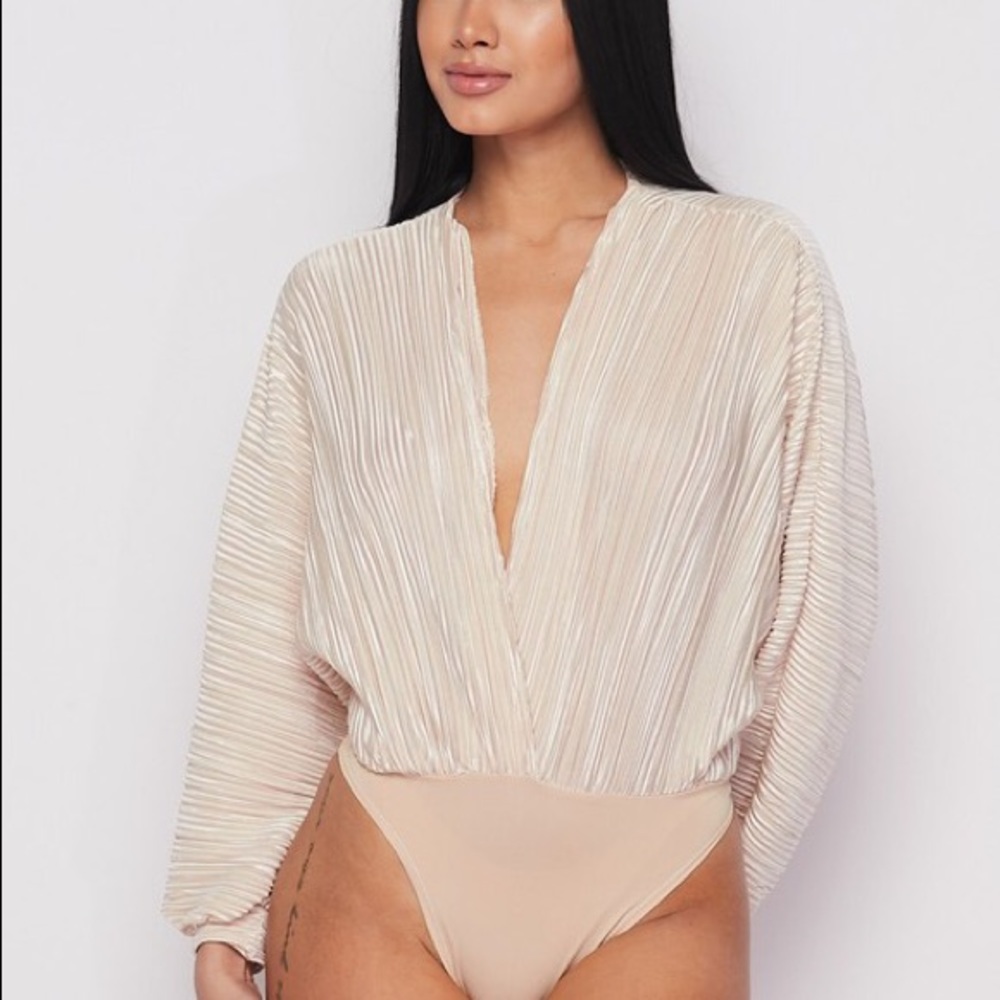 ONLY L LEFT! Crinkle Fabric V-Plunge Bodysuit - Picture 3 of 6